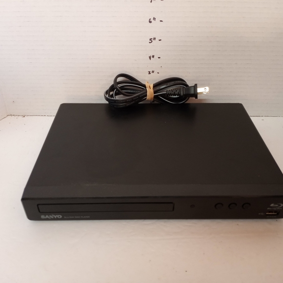 Sanyo blu ray DVD player model FWBP507FF - Picture 2 of 8